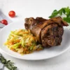 Рулька свиная с тушеной капустой, картофельными дольками и горчицей